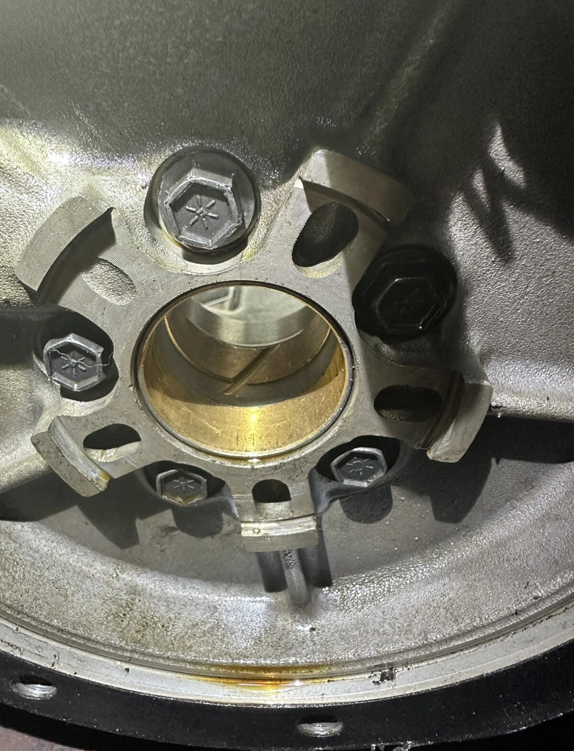 Share 1999-2004 FORD 4R100 7.3L TRANSMISSION CASE NO PTO CAST# RFF81P-7006-CA DIESEL