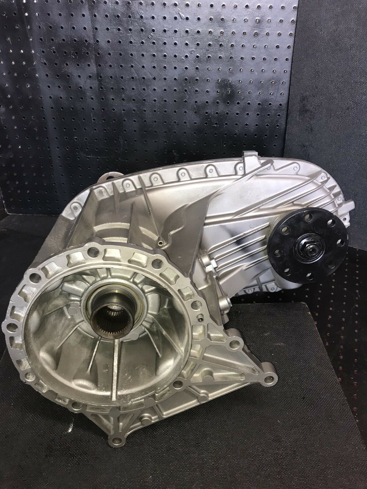 2011-2012 FORD 273F 1128 TRANSFER CASE ELECTRIC SHIFT 43 SPLINE ASSY# BC34-7A195-EE