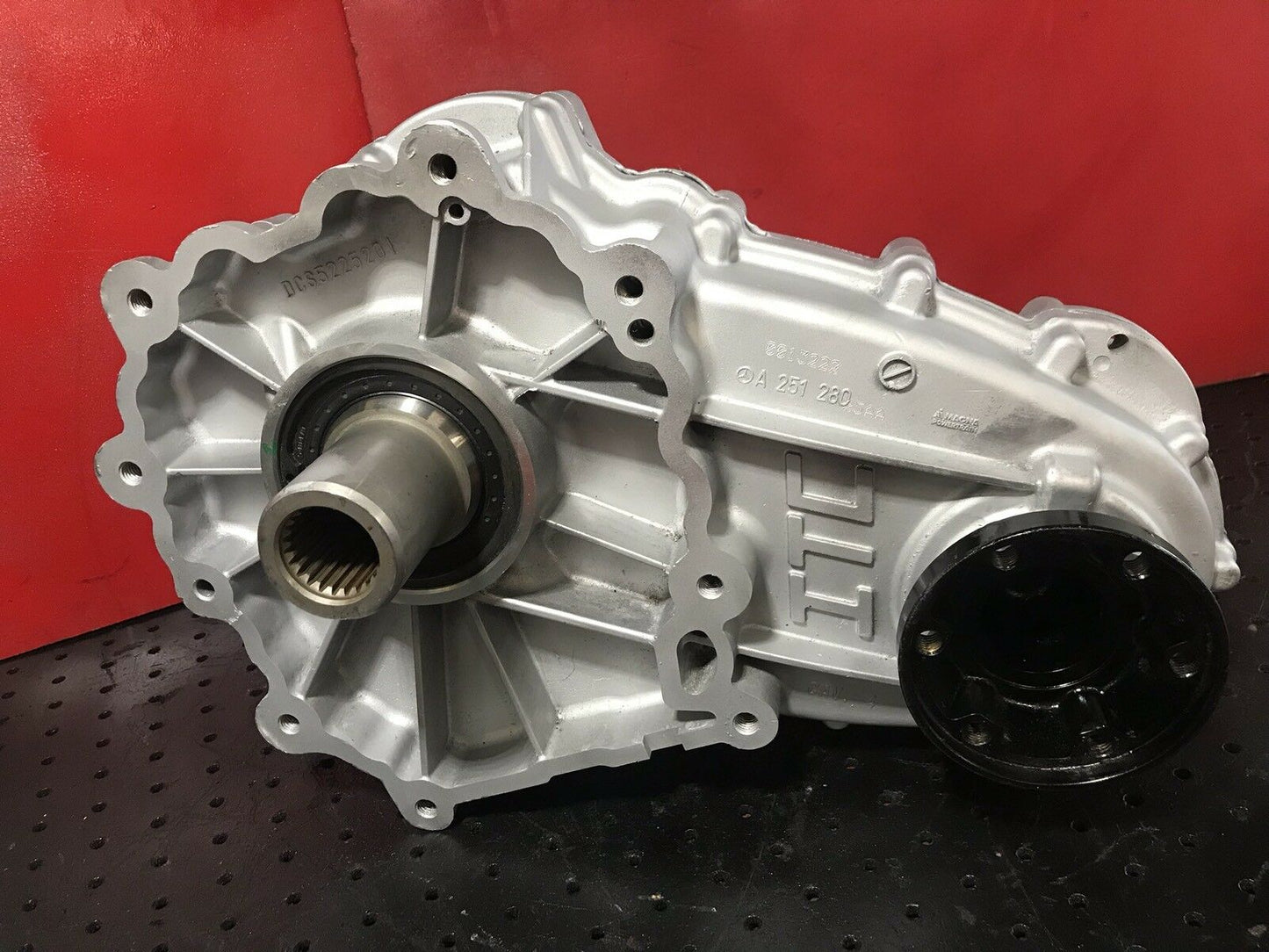 2014-2017 DODGE DURANGO JEEP GRAND CHEROKEE 2010 TRANSFER CASE ASSEMBLY #: 52123725AA