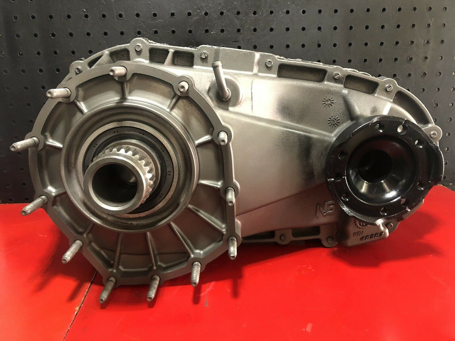 2005-UP JEEP 140J COMMANDER/GRAND CHEROKEE TRANSFER CASE #52105928AC