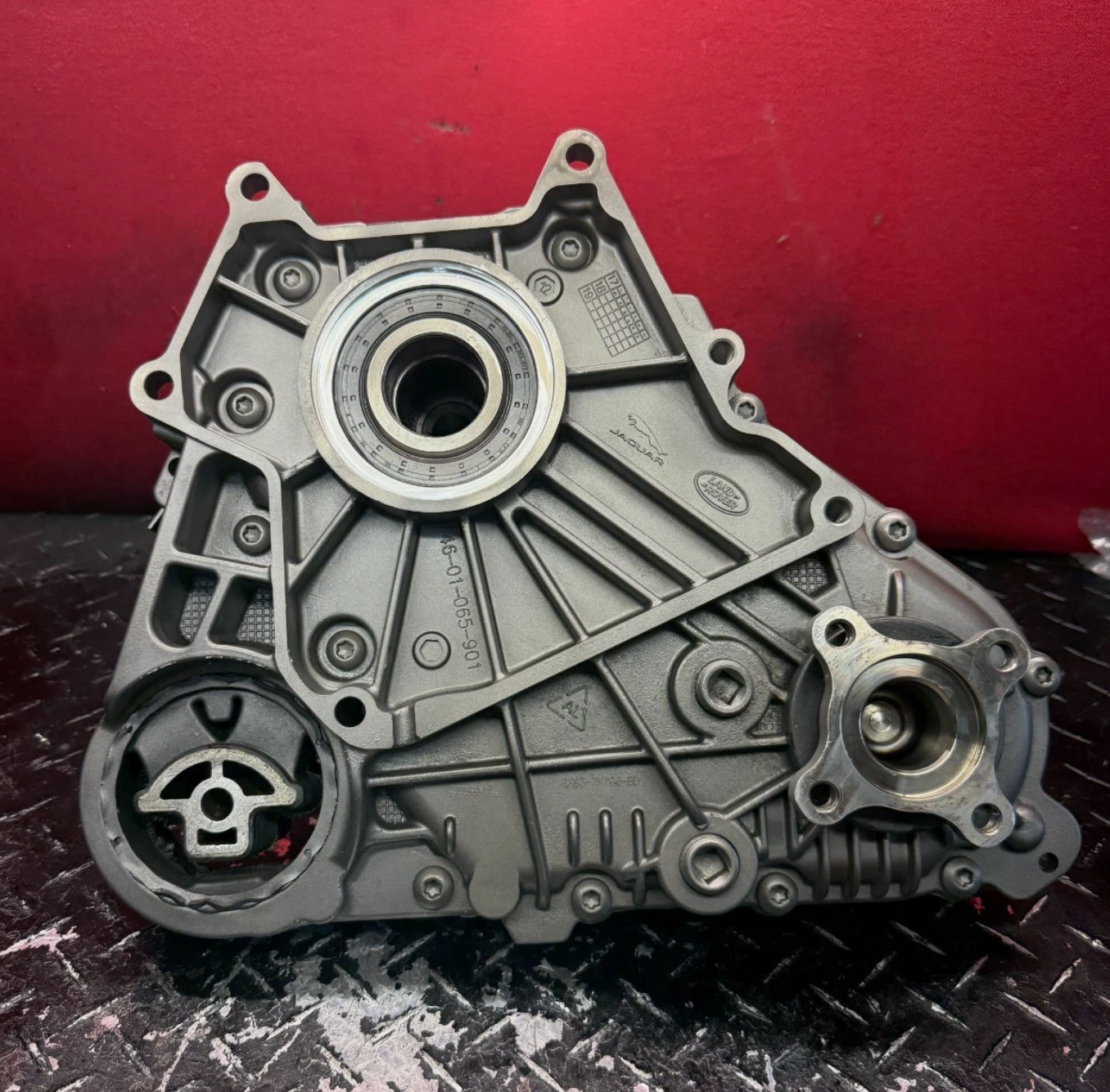 Share 2017-2020 JAGUAR F-PACE TRANSFER CASE #GX63-7K780-BD