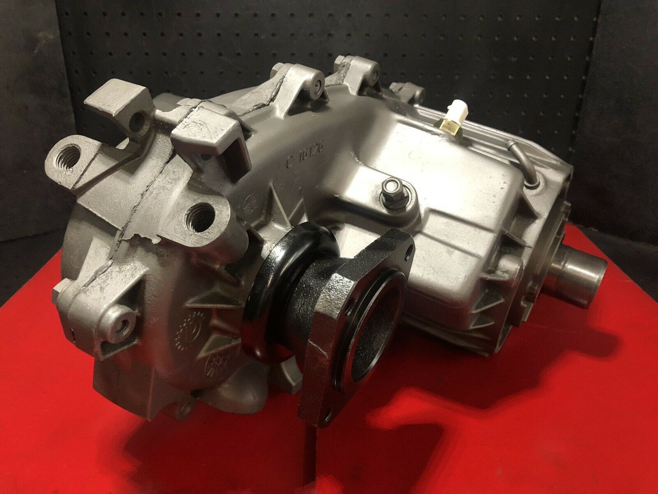 1986UP CHEVY 241C TRANSFER CASE, 32SP, PASSENGER SIDE DROP, 4L80E, EL